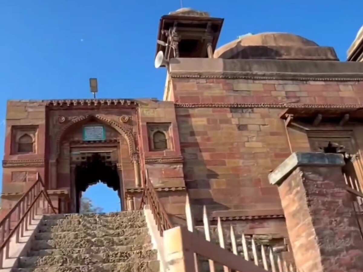 किले में डिनर, महल में स्टे! योगी सरकार का मास्टरस्ट्रोक, यूपी के 11 विरासत भवन बनेंगे टूरिस्टों का नया ठिकाना