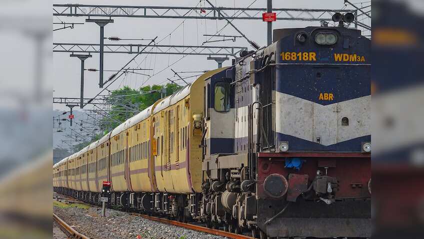 रेलवे को मिलेगा हाईटेक सुरक्षा कवच, हर हरकत पर होगी तीसरी आंख की नजर, 74000 कोच में लगेंगे AI CCTV कैमरे