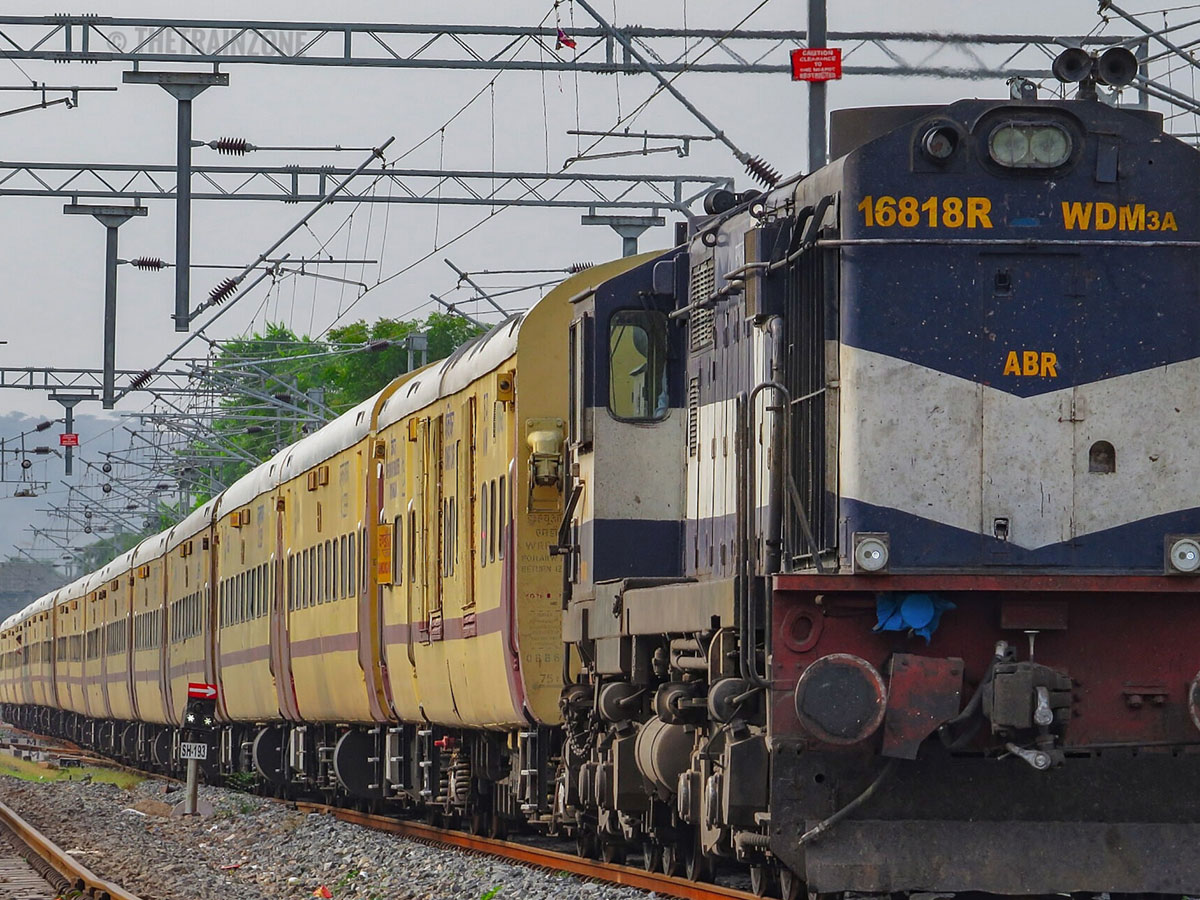रेलवे को मिलेगा हाईटेक सुरक्षा कवच, हर हरकत पर होगी तीसरी आंख की नजर, 74000 कोच में लगेंगे AI CCTV कैमरे