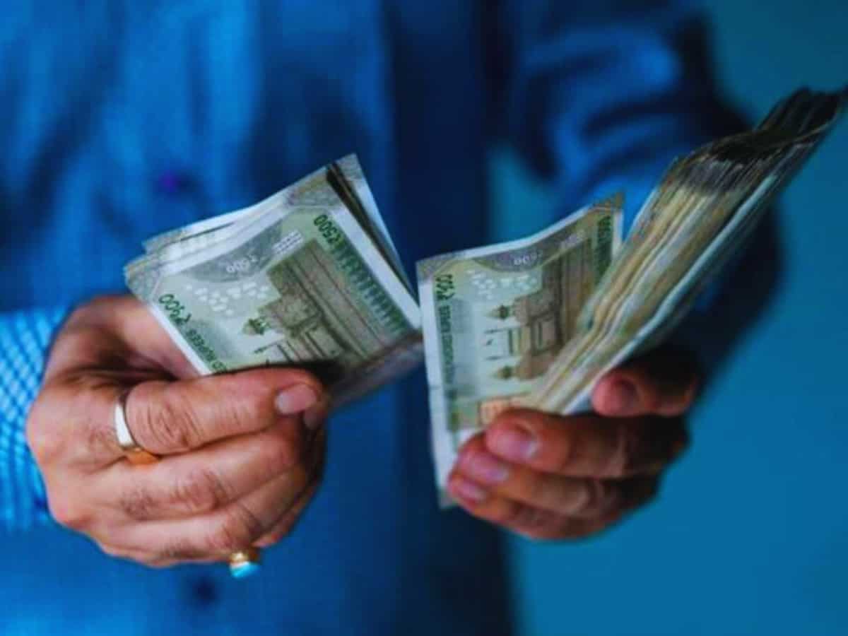 पैसा ही पैसा! अब महीने भर पैसों की 'टेंशन' को कहें Bye-Bye! इस एक बजट फ्रेंडली प्लान से EMI-बिल सब टाइम पर होंगे पूरे