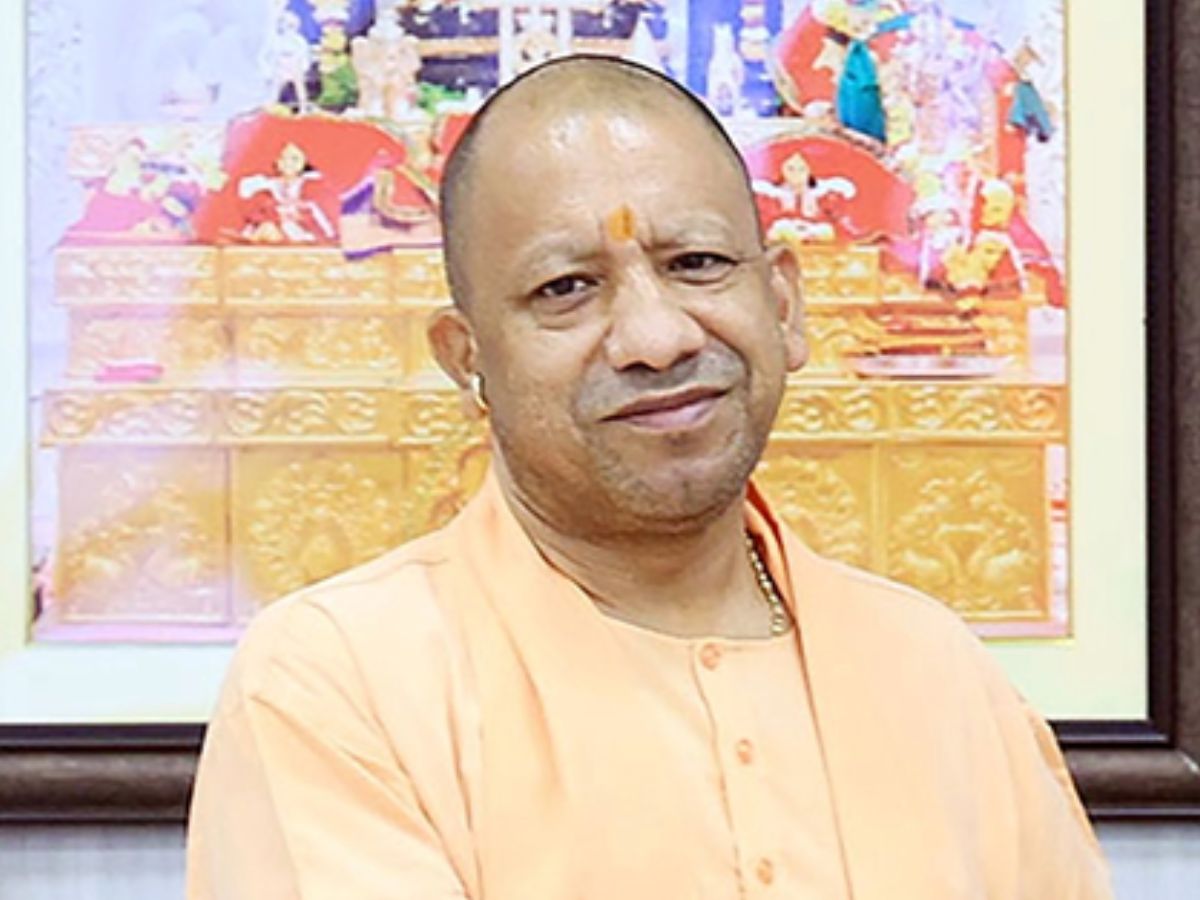 सीएम योगी का अधिकारियों को सख्त निर्देश! किसानों को खाद की कमी नहीं होनी चाहिए