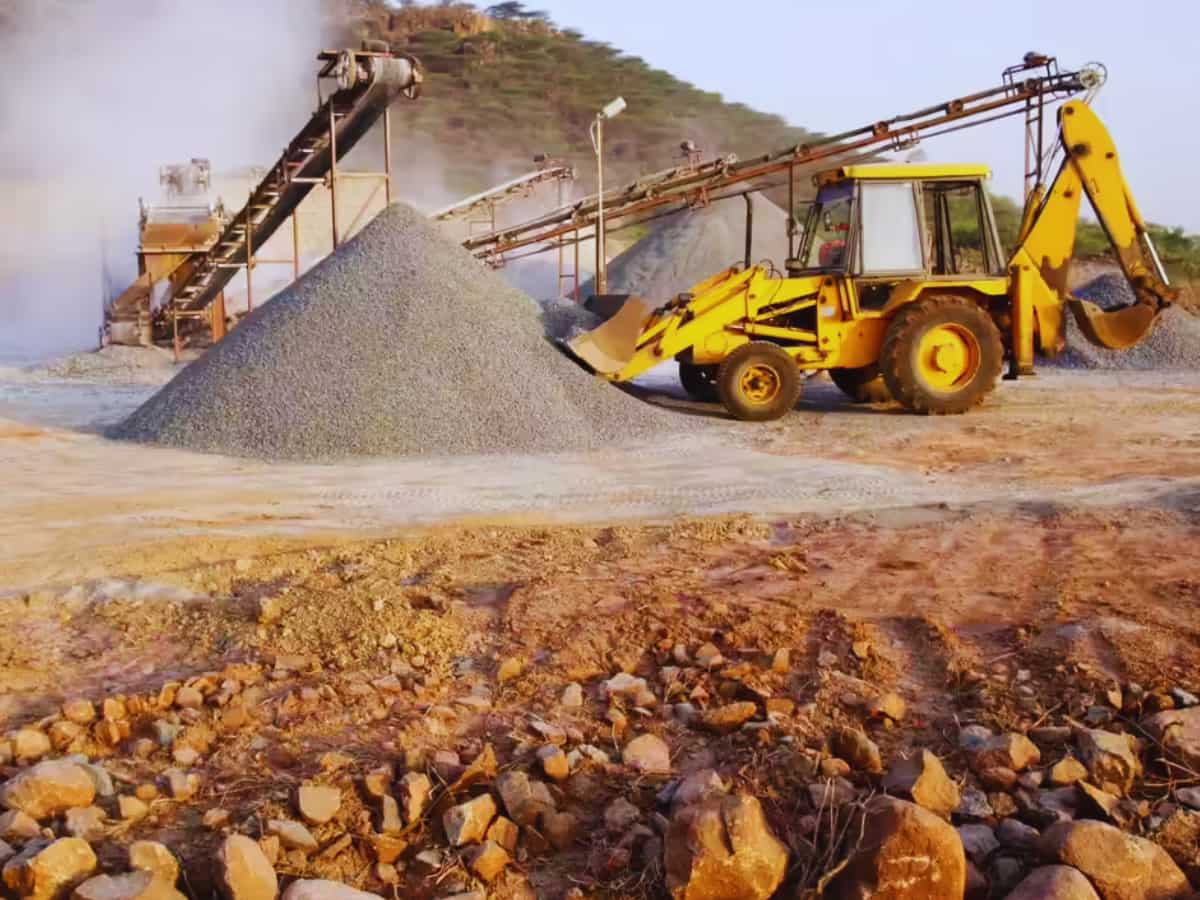 भारत में खनन और निर्माण क्षेत्र की रफ्तार धीमी, FY26 Q1 में 2-5% ग्रोथ का अनुमान