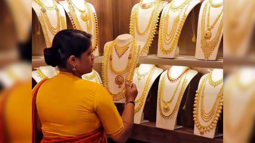 Gold-Silver Price: फिर सस्ता हुआ सोना, ऑल-टाइम हाई से नीचे आई चांदी, जानिए क्या हो गए लेटेस्ट रेट्स