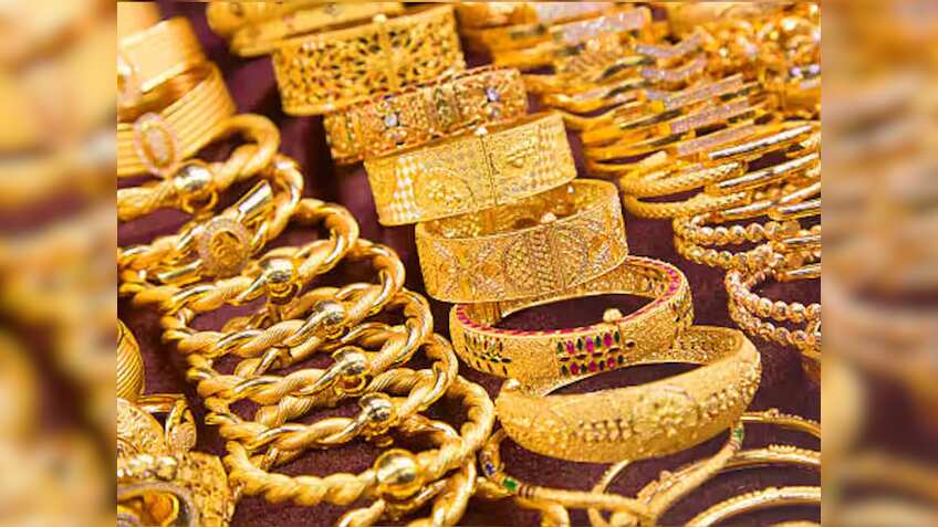 Gold-Silver Price: लगातार तीसरे दिन सस्ते हुए सोना-चांदी, ज्वैलरी खरीदने का है प्लान तो तुरंत चेक करें रेट्स