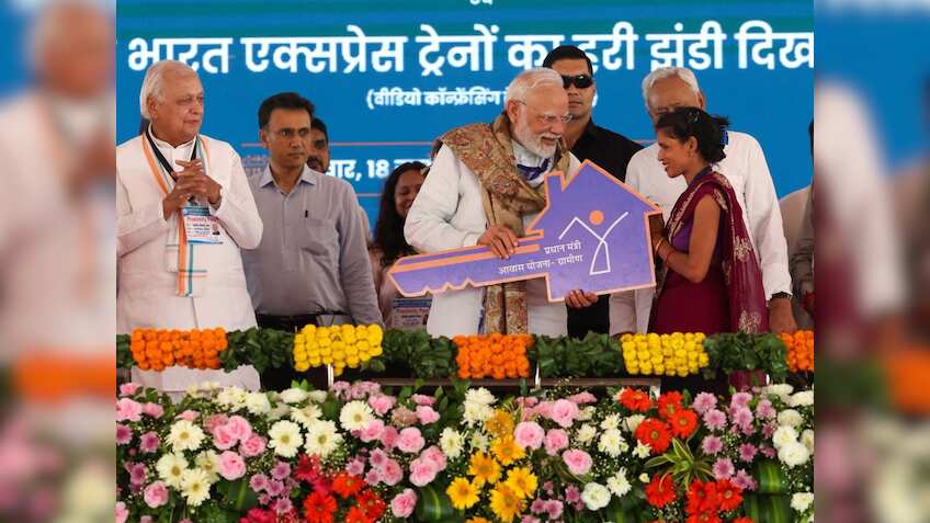 पीएम मोदी ने दी घर की चाबी, खुशी से छलक पड़े आंसू! बिहार की महिलाओं ने बताई अपने दिल की बात