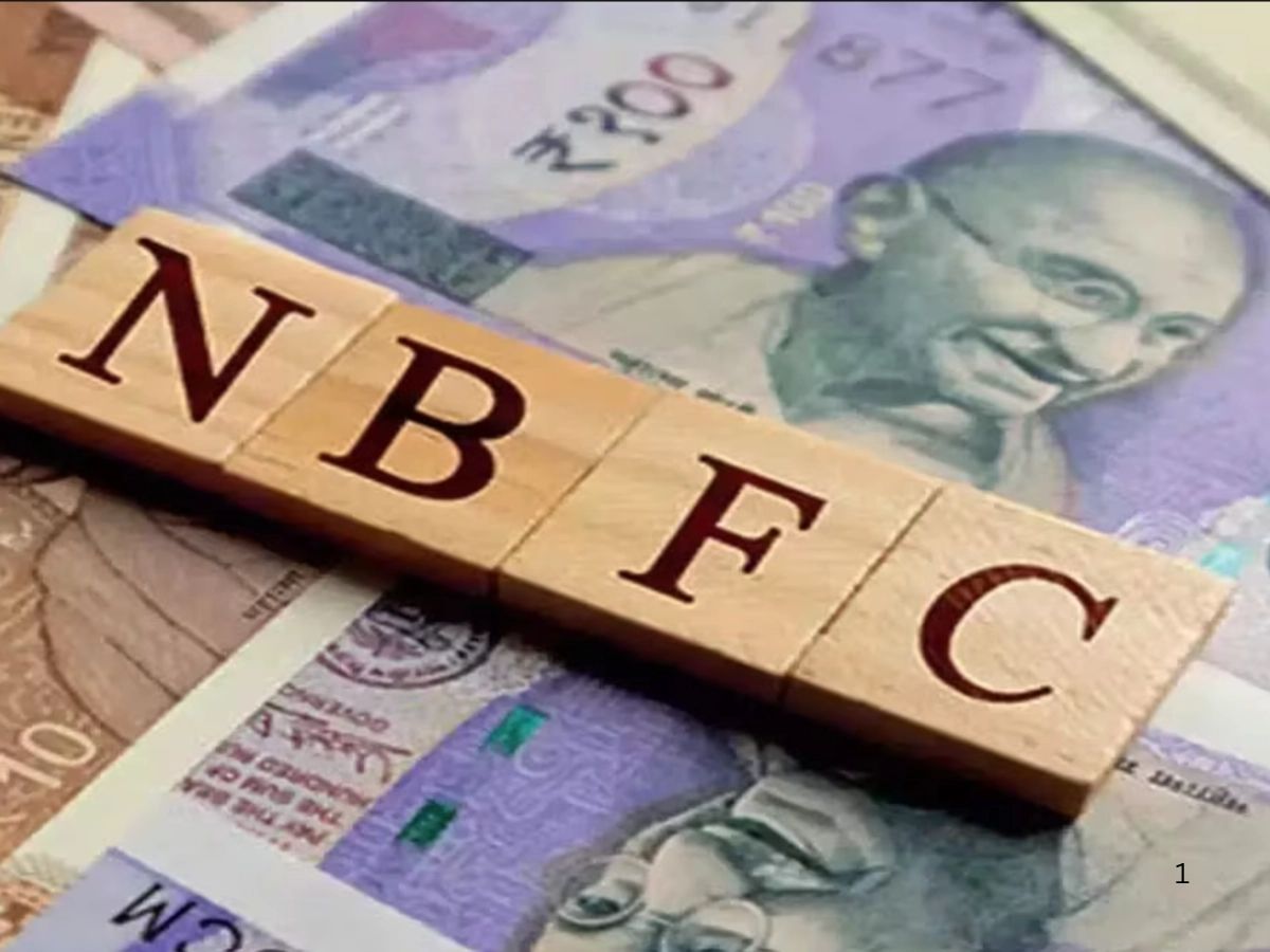 4 महीने के भीतर देश के सबसे बड़े NBFC के मैनेजिंग डायरेक्टर ने दिया इस्तीफा, आगे क्या करें निवेशक?