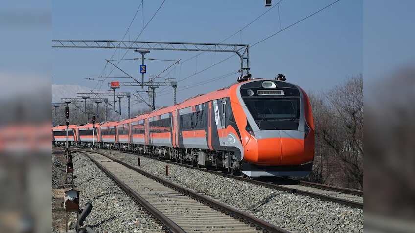 कंफर्म सीट के लिए क्यों है परेशान! सफर से 15 मिनट पहले भी इन 8 वंदे भारत ट्रेनों में मिलेगा टिकट, जानें कैसे