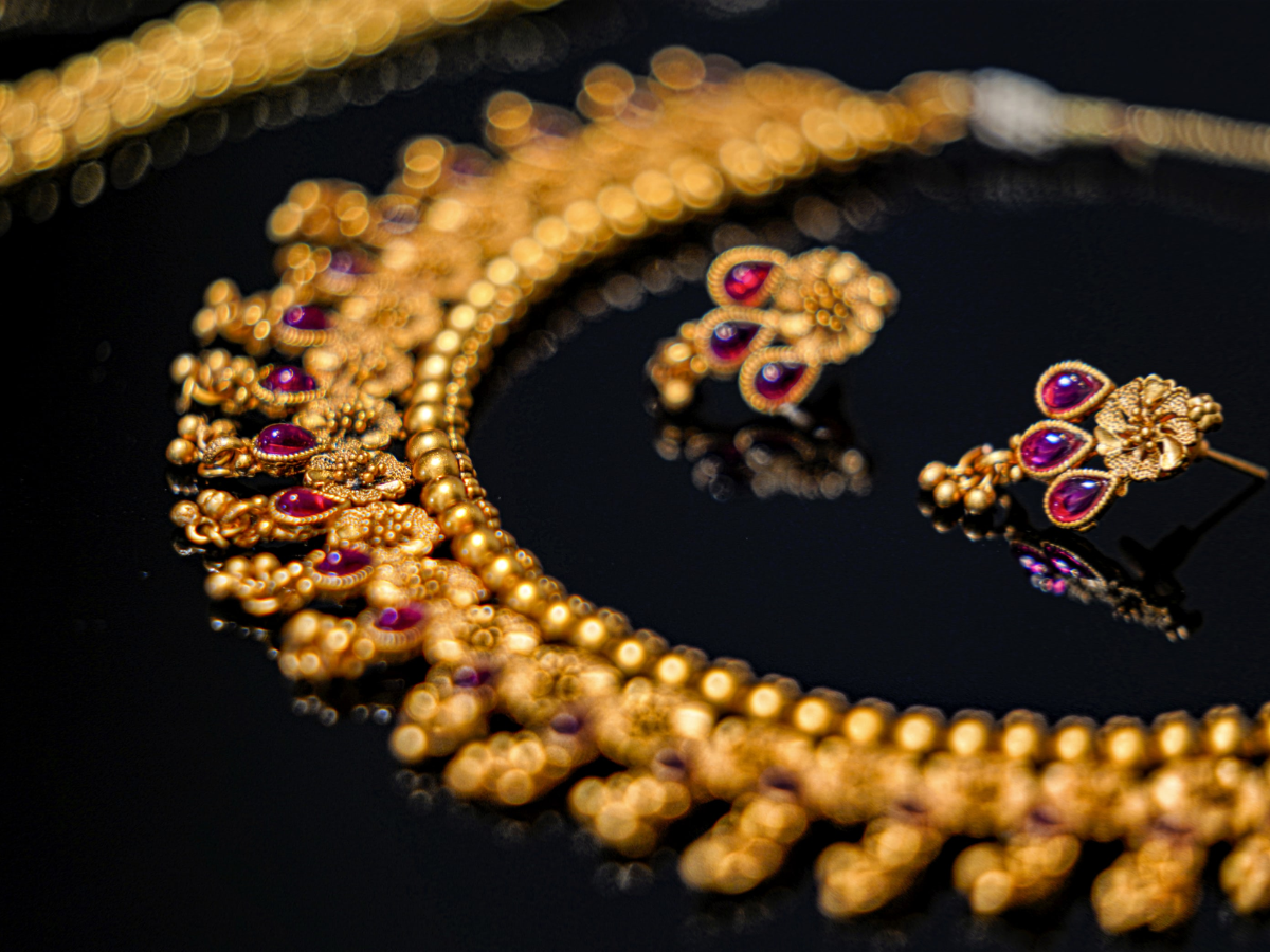 Gold-Silver Price: आज भी महंगा हुआ सोना, चांदी पहुंची ऑल टाइम हाई, यहां देखिए क्या है ताजा भाव