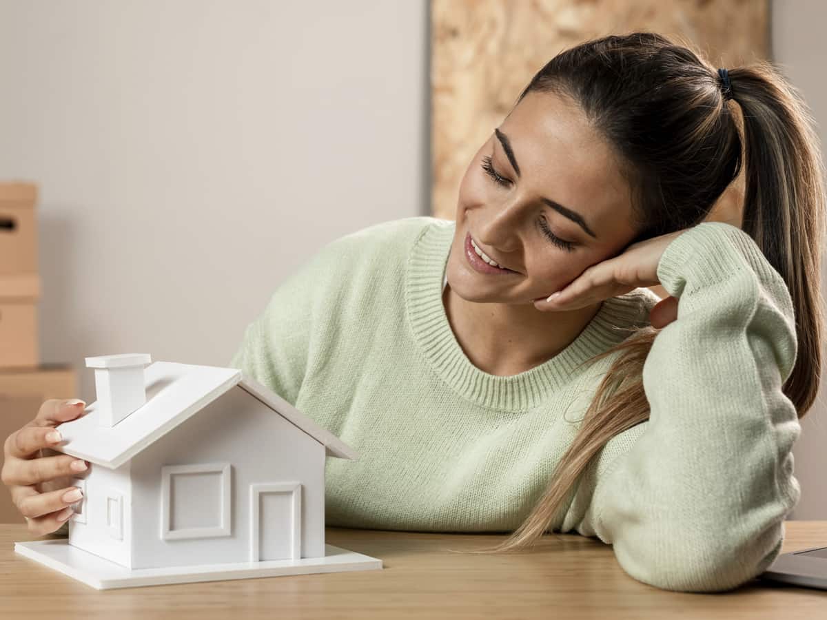 अब UP में महिलाओं के लिए प्रॉपर्टी खरीदना हुआ आसान, सरकार ने दी राहत, 37 प्रस्तावों को कैबिनेट ने किया मंजूर