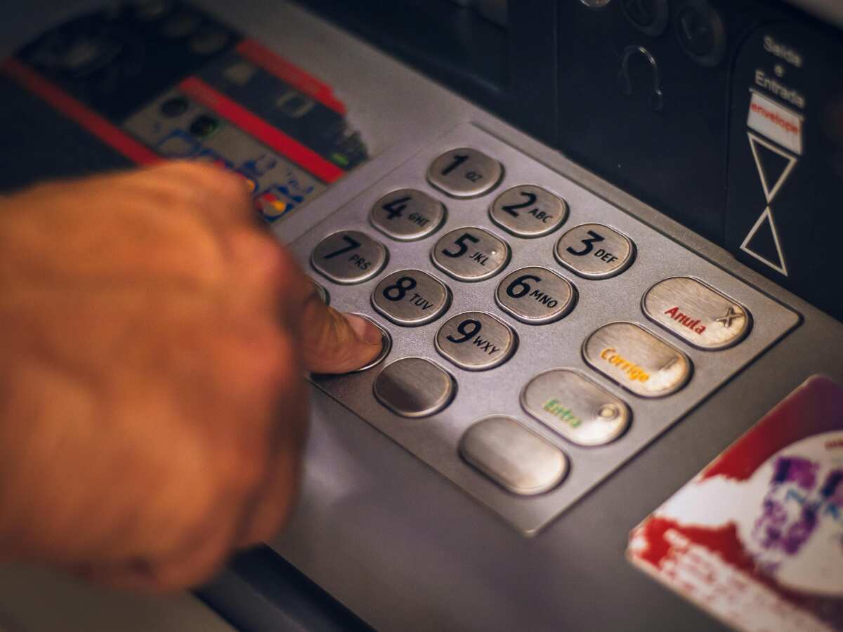 क्या सेफ है आपका ATM?