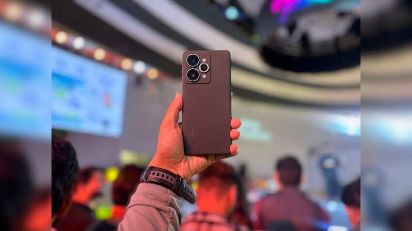 Realme 15 Series में दिखा दम, कीमत के मुकाबले जोड़े दमदार फीचर्स- कह रहे हैं AI Party PhonePhone