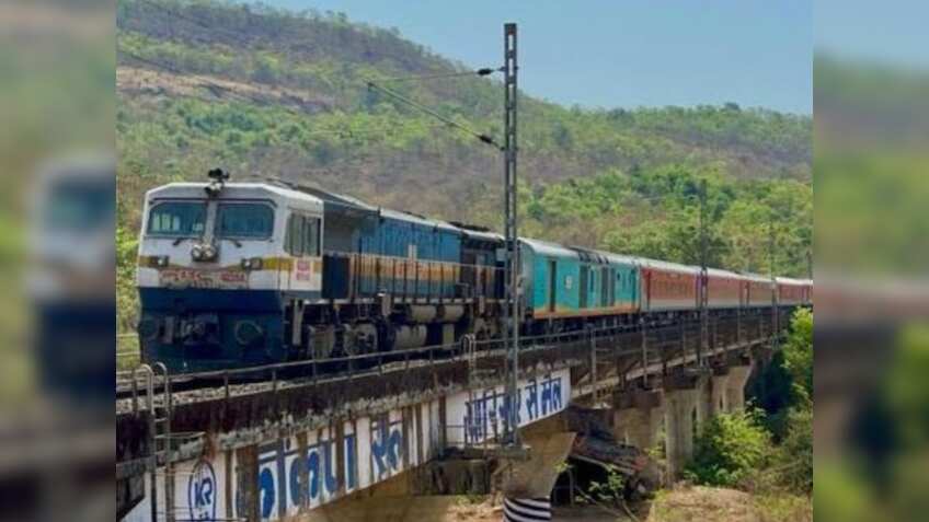 गणपति के भक्तों के लिए रेलवे का खास ऐलान, अब ट्रेन में अपनी कार सहित ट्रैवल कर पाएंगे आप