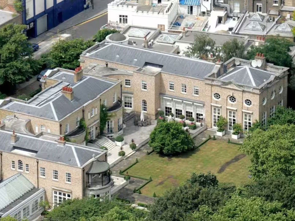 ब्रिटेन को नर्क बताकर देश छोड़ रहा ये अरबपति, बेच रहा अपना ₹2600 करोड़ का महल, बकिंघम पैलेस को देता है टक्कर