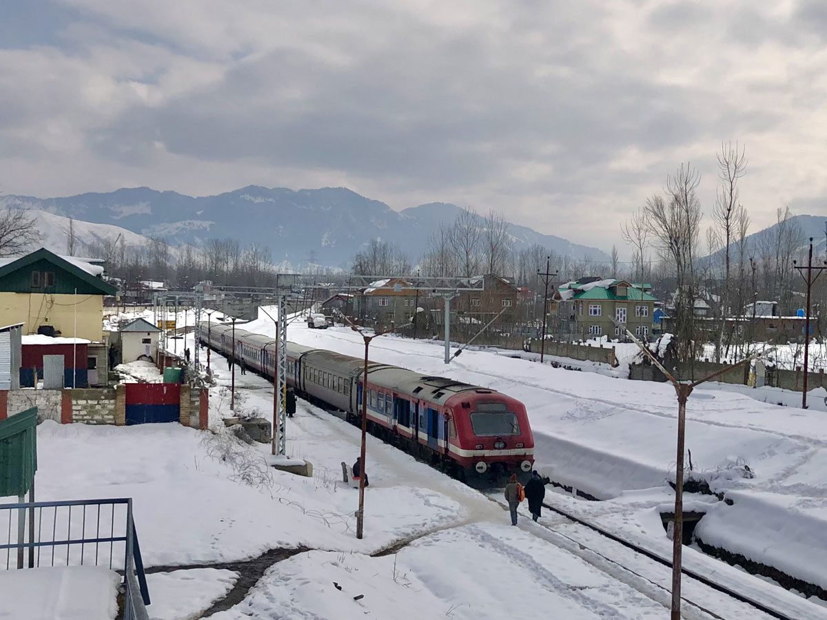 जम्मू कश्मीर में इस दिन तक हो जाएगा ट्रेनों का कायापलट, AI से होगी निगरानी, रेल मंत्रालय ने बताया प्लान