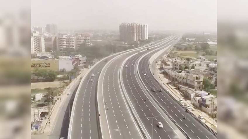 Delhi NCR का नया गुरुग्राम बन रहा है नोएडा? एक सड़क ने बदल दी किस्मत, यमुना एक्सप्रेसवे में जमीन बन गई सोना