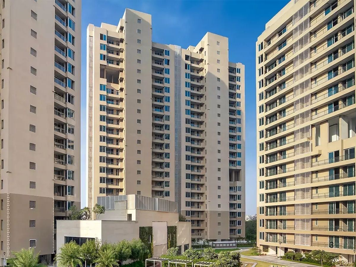 ₹2500 का मिला बड़ा टारगेट, 60% भाग सकता है ये Realty Stock