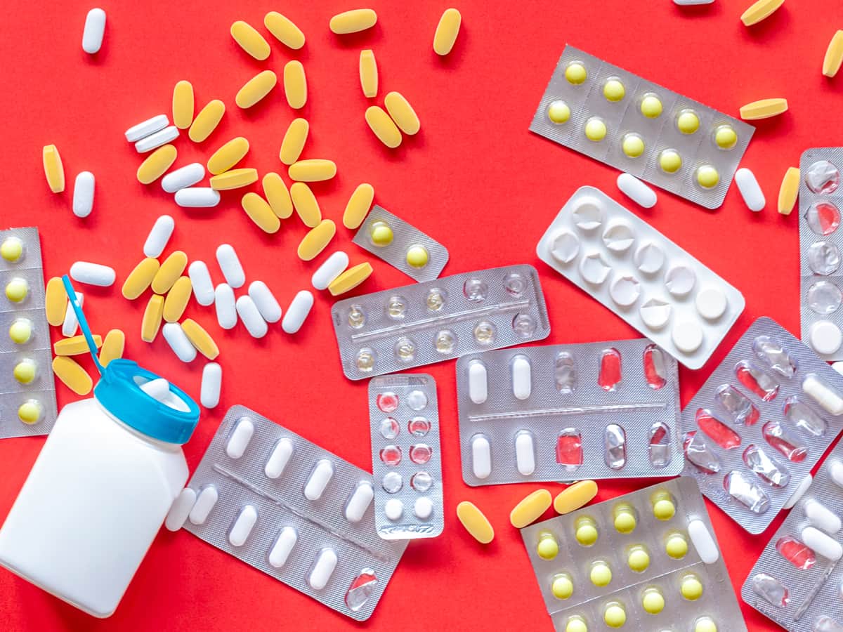 सरकार ने घटाई 35 जरूरी दवाओं की कीमतें, अब दिल से लेकर डायबिटीज और इंफेक्शन जैसी बीमारों का इलाज होगा सस्ता!