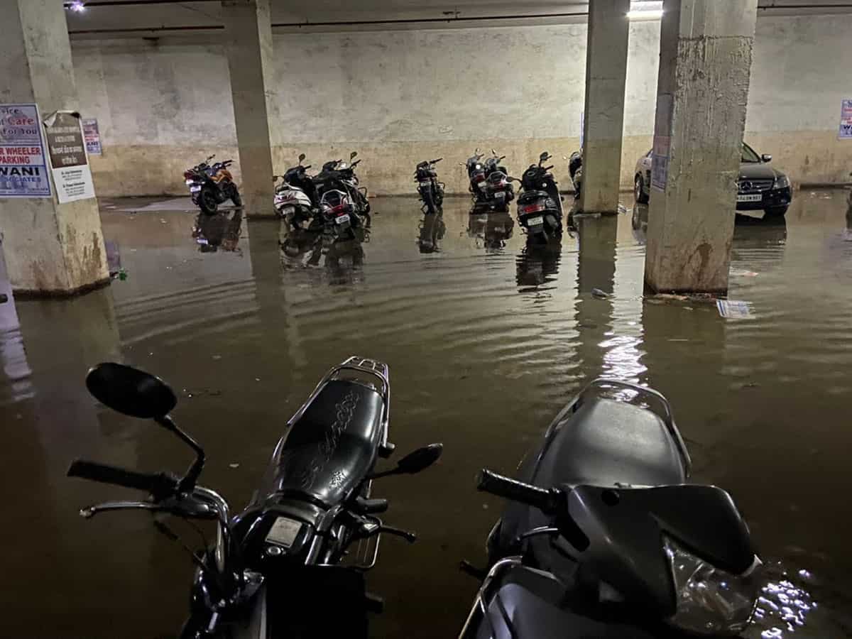 बिल्डर की इन गलतियों से बेसमेंट पार्किंग बनती है स्वीमिंग पूल, बचना है तो घर लेने पहले जरूर करें ये 5 सवाल