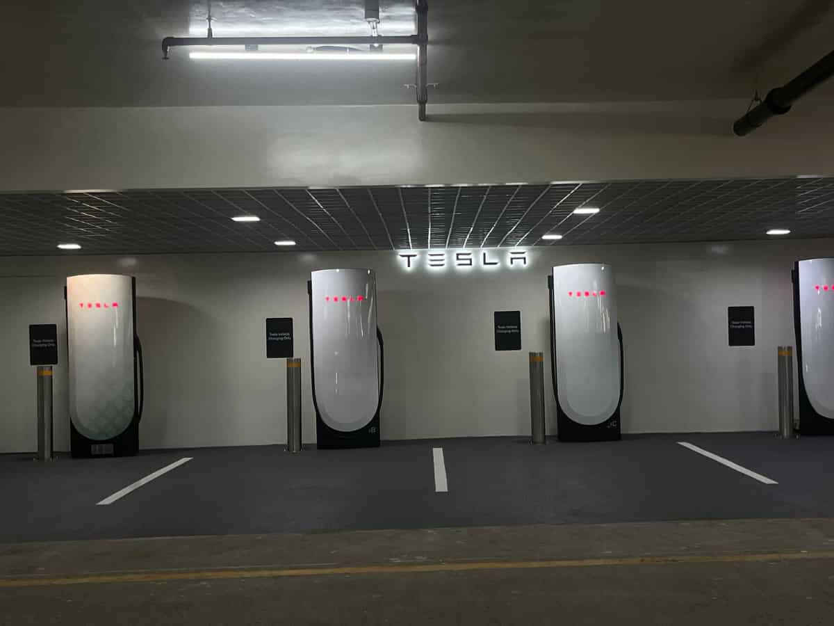Tesla ने खोल दिया पहला Supercharger; ₹1440 में फुल चार्ज होगी कार, 15 मिनट की चार्जिंग पर दौड़ेगी 267 KM