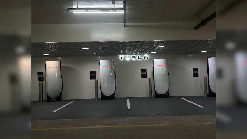 Tesla ने खोल दिया पहला Supercharger; ₹1440 में फुल चार्ज होगी कार, 15 मिनट की चार्जिंग पर दौड़ेगी 267 KM