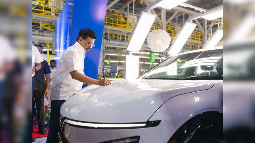 Tata-Mahindra को सीधी टक्कर! इस विदेशी EV कंपनी ने खोला पहला प्लांट, ₹16600 करोड़ का बड़ा निवेश