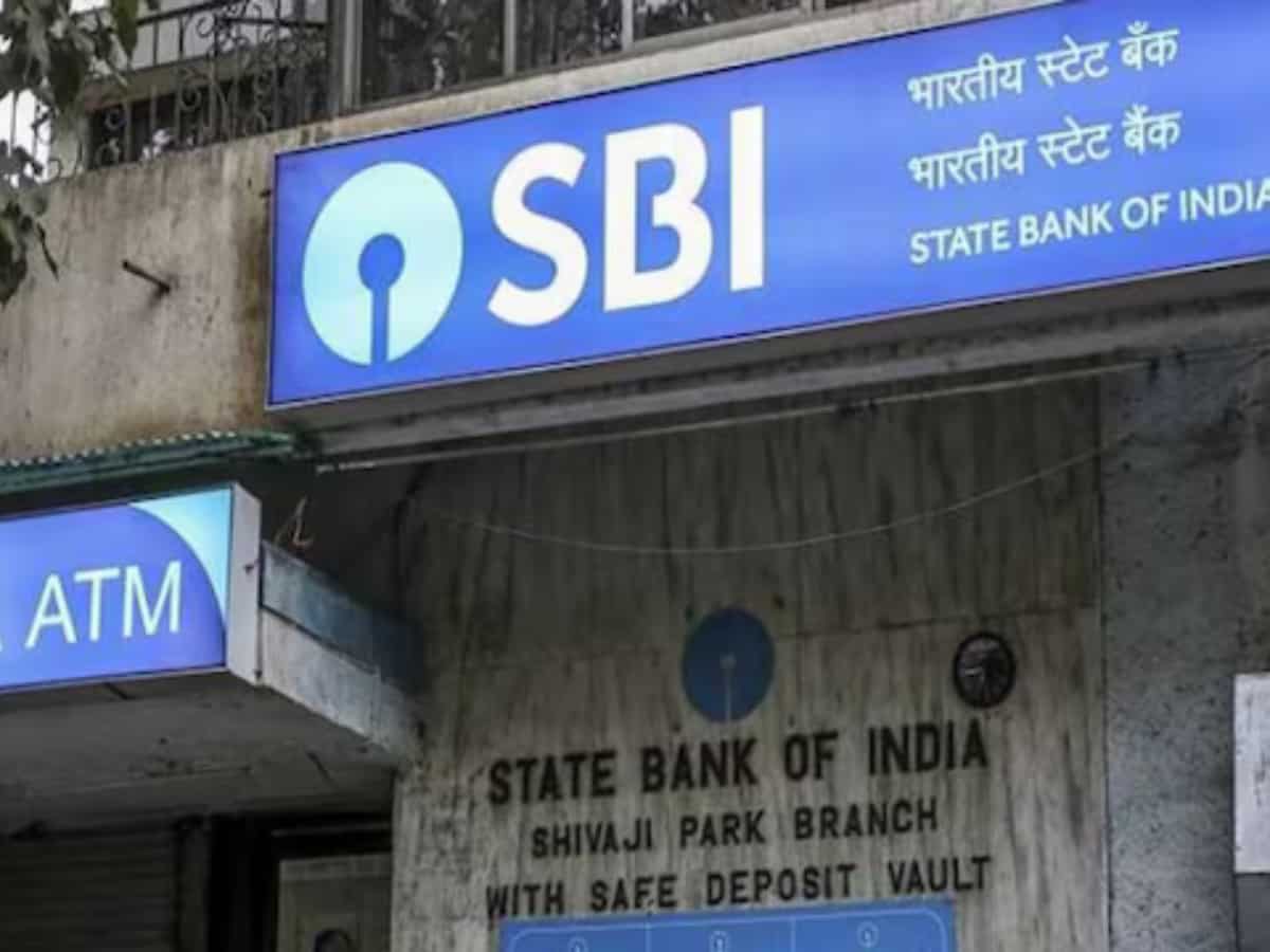 SBI में आई नौकरियों की बहार! 5583 पदों पर निकली बंपर भर्ती, जानें कहां और कैसे करना है अप्लाई?