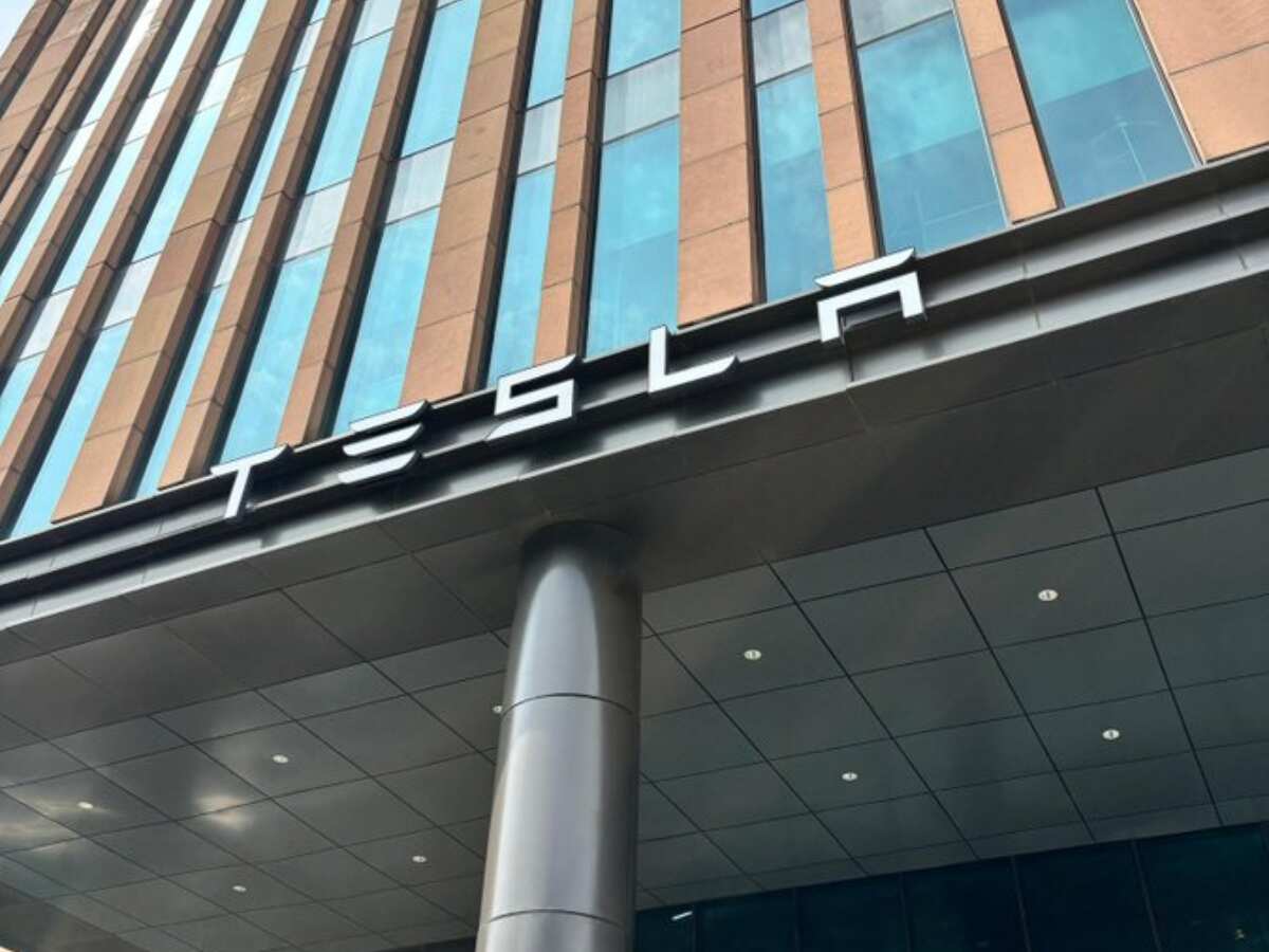 Tesla in India: दिल्ली में खुला कंपनी का दूसरा शोरूम, Model Y को किया पेश, इन जगहों पर लगेगा सुपरचार्जर