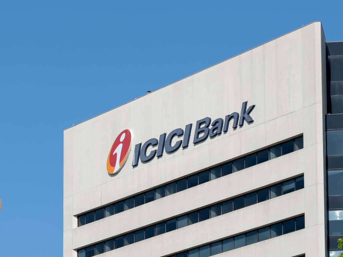 आईसीआईसीआई बैंक ने मिनिमम बैलेंस 50,000 रुपए रखने की शर्त क्यों रखी? हुआ खुलासा, क्या ग्राहकों पर पड़ेगा असर?