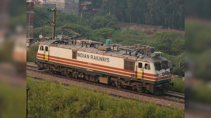 कहां से सबसे ज्यादा भरती है रेलवे की तिजोरी, कहां लुटाती है Railway अपना पैसा? CAG ने खोल दिया पूरा 'सीक्रेट'