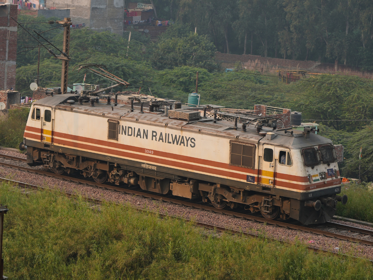 कहां से सबसे ज्यादा भरती है रेलवे की तिजोरी, कहां लुटाती है Railway अपना पैसा? CAG ने खोल दिया पूरा 'सीक्रेट'