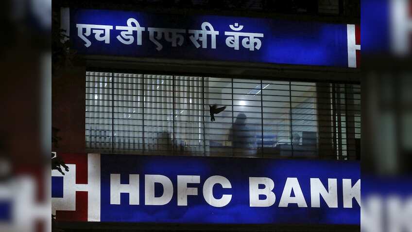 HDFC बैंक के कस्टमर्स ने ली राहत की सांस! मिनिमम बैलेंस को लेकर दूर हो गया सारा कंफ्यूजन, नहीं जाना तो पछताओगे