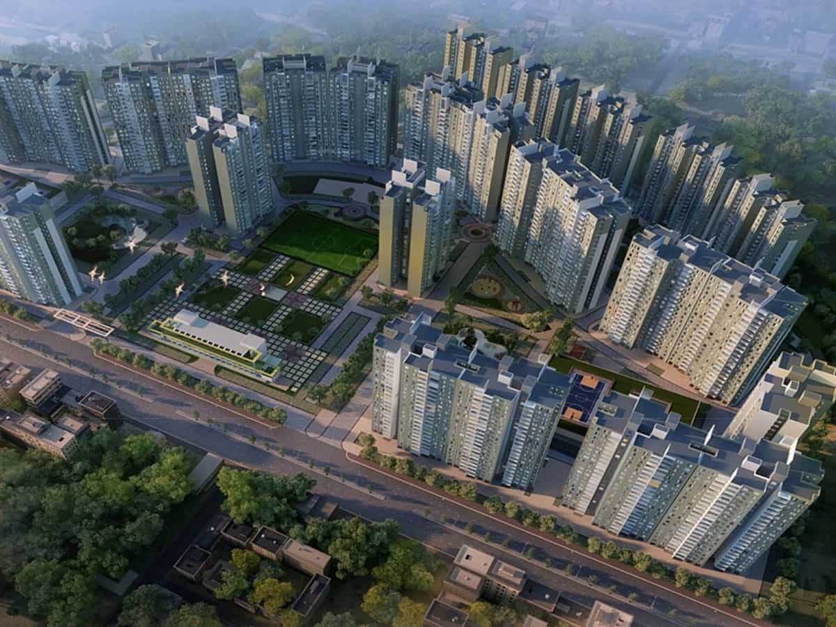 COVID में नोएडा के इस सेक्टर में जिसने लगाया पैसा, उसके हाथ लगा सोना, रिटर्न के मामले में SIP को भी किया फेल!