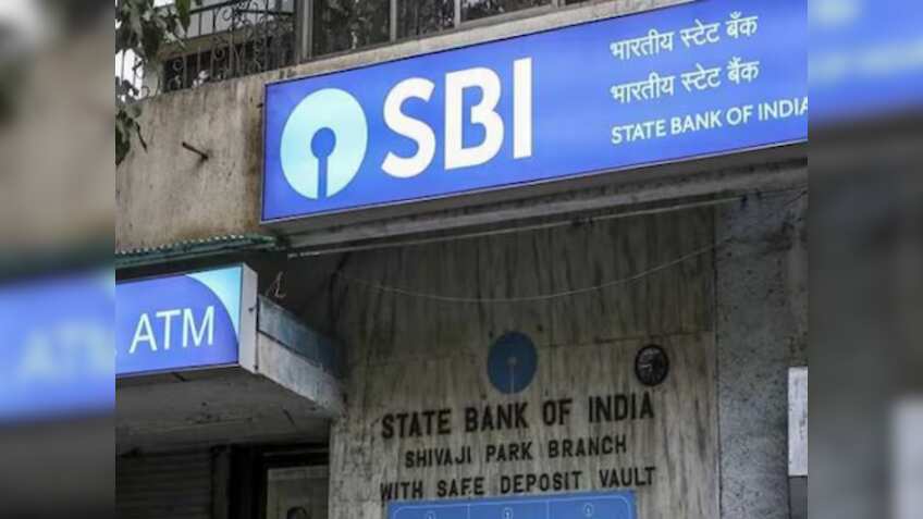 SBI ने दिया कस्टमर्स को बड़ा 'झटका'! होम लोन लेना हुआ महंगा, आपकी EMI पर पड़ेगा कितना असर