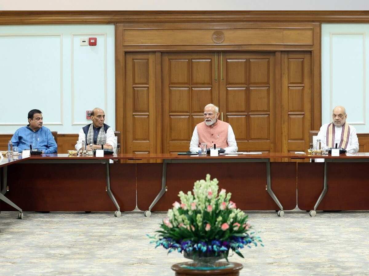 लाल किला का वादा अब पूरी करने की तैयारी, आर्थिक सुधारों के रोडमैप के लिए पीएम मोदी ने की बैठक की अध्यक्षता