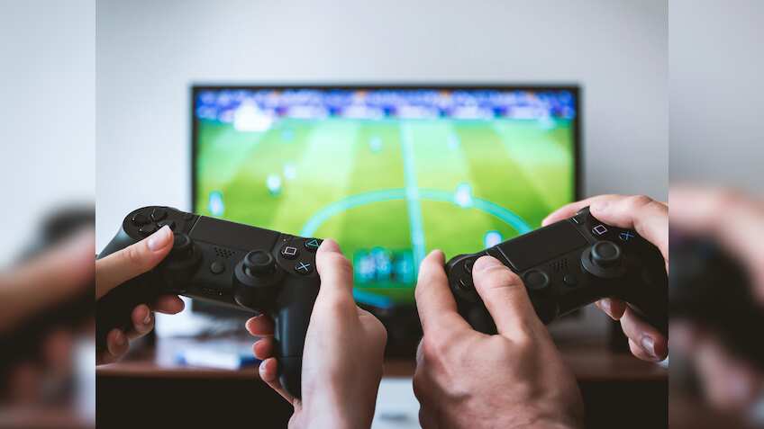 ऑनलाइन गेमिंग बिल को कैबिनेट की मंजूरी! सट्टेबाजी वाले ऐप्स के विज्ञापनों पर लगेगा बैन, सेलिब्रिटीज पर भी कसेगा शिकंजा