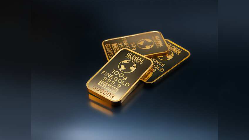 गोल्ड खरीदने का बना रहे हैं प्लान? आज कीमत में आई है गिरावट, नोट कर लीजिए 10 ग्राम सोने का भाव