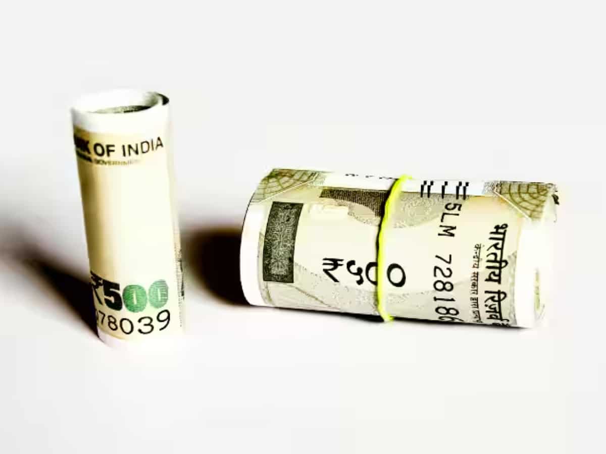 8th CPC Salary Calculator: बेसिक-पे ₹1,51,100 से बढ़कर होगी ₹2,90,112, इनकम टैक्स कटेगा ₹75,012, देखें कैलकुलेशन