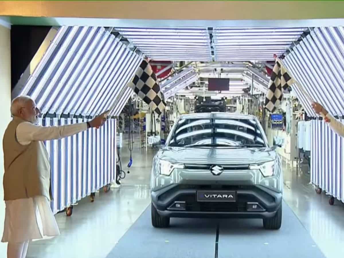 Maruti e-Vitara Price: इतनी हो सकती है ई-विटारा की कीमत, 2 बैटरी पैक के ऑप्शन और 500 km की रेंज