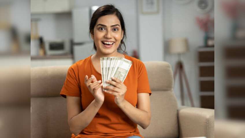 अब आपकी जेब से नहीं उड़ेगा पैसा! मंथली खर्च कम करने के 5 सीक्रेट मंत्रा, एक बार समझ लिए तो लाइफ रहेगी सेट