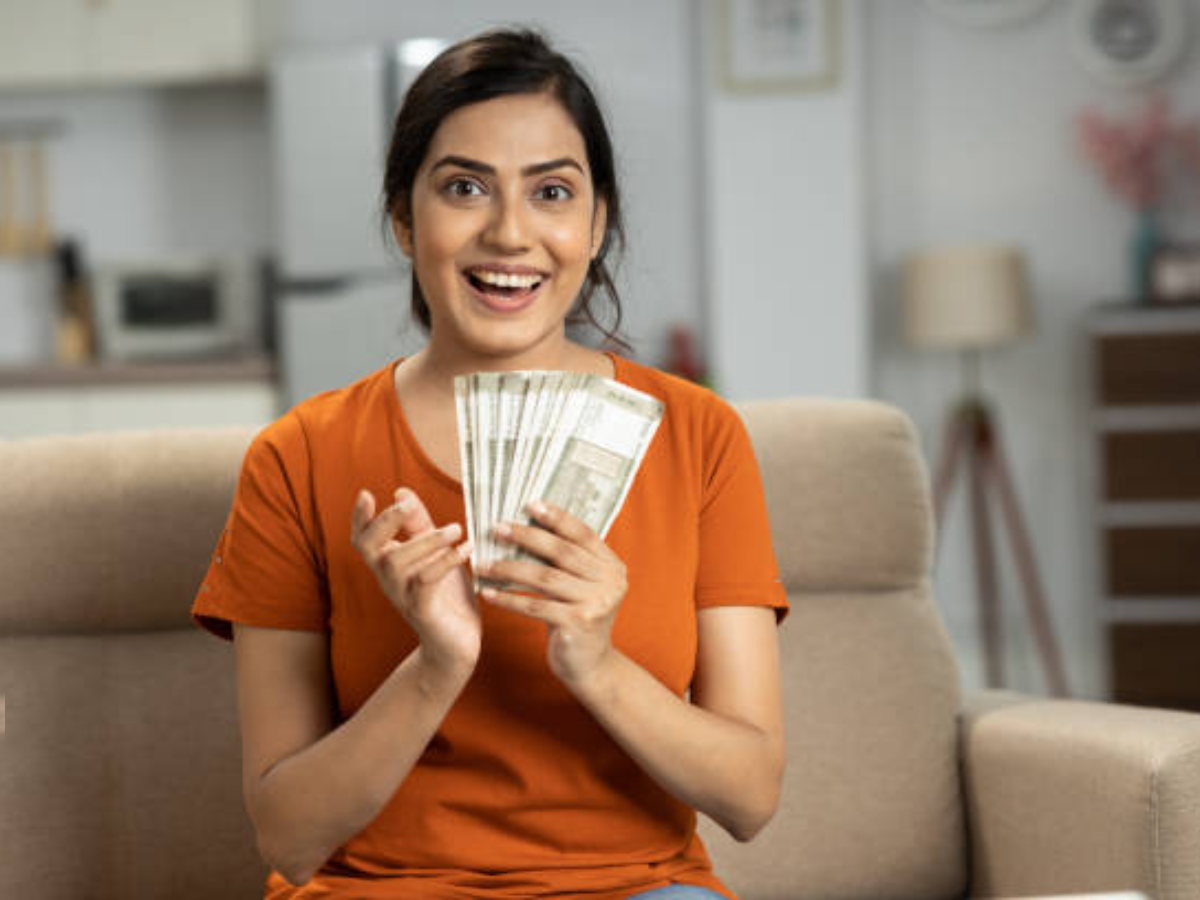 अब आपकी जेब से नहीं उड़ेगा पैसा! मंथली खर्च कम करने के 5 सीक्रेट मंत्रा, एक बार समझ लिए तो लाइफ रहेगी सेट