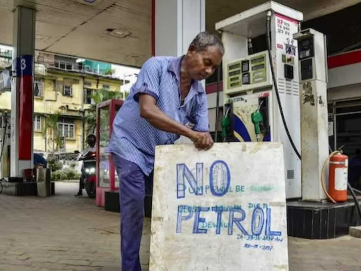 1 सितंबर से इस राज्य में सख्ती, बाइक वाले भूलकर भी न करें ये गलती, वरना पेट्रोल पंप से लौटना पड़ेगा खाली हाथ