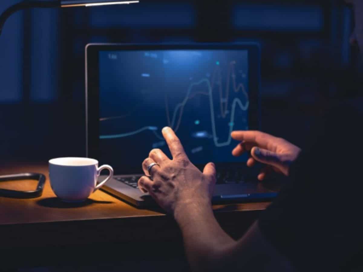 सेक्टर का आउटलुक: Capex घटेगा, प्रॉफिट बढ़ेगा