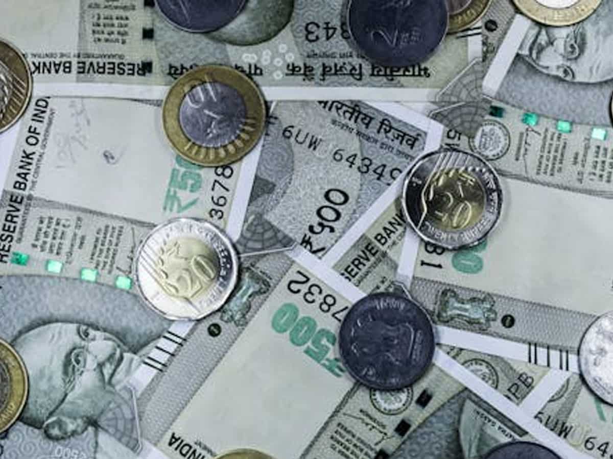 रुपए में अब तक की सबसे बड़ी गिरावट, डॉलर के मुकाबले पहली बार 88 के पार