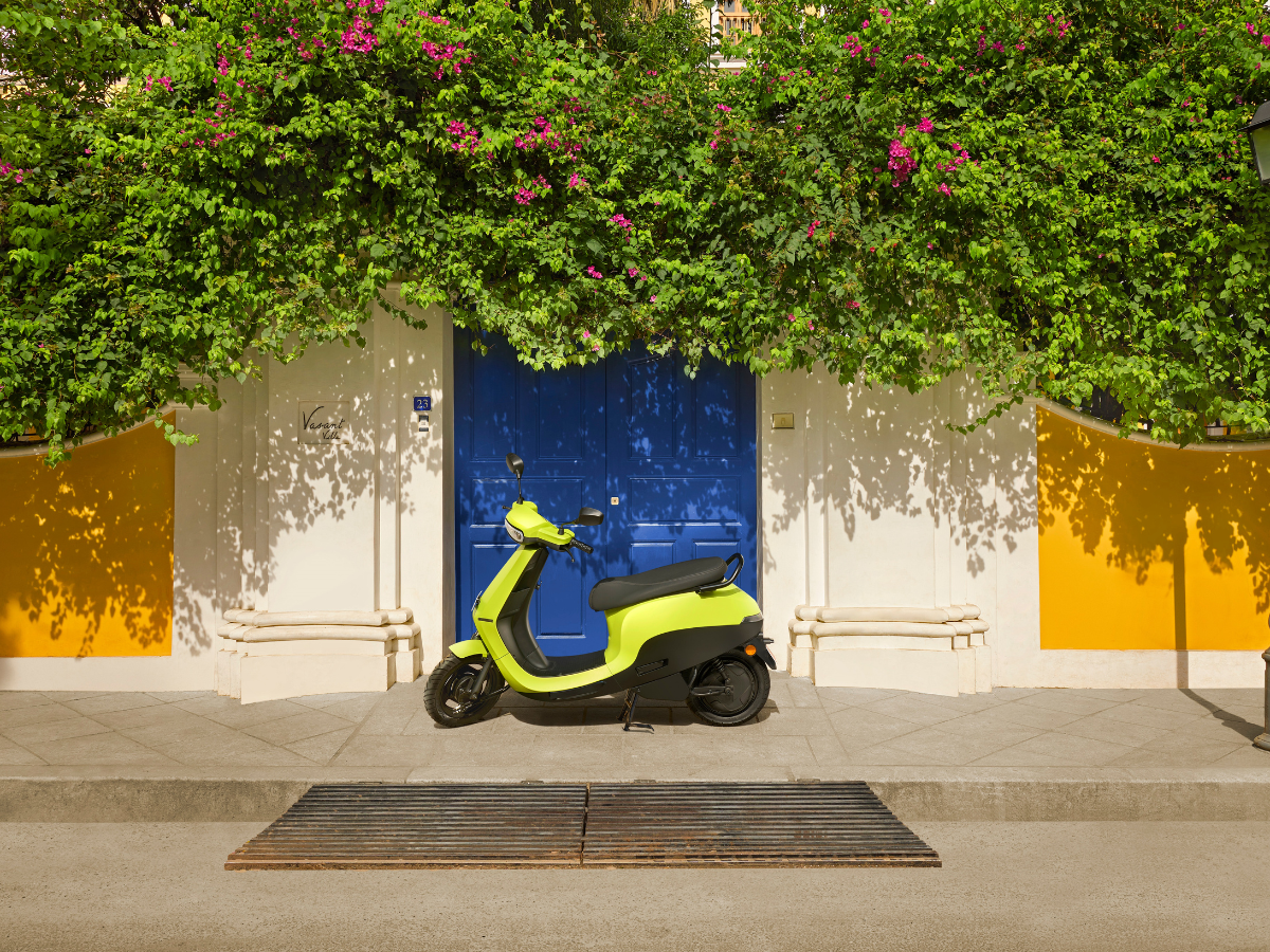 OLA Electric: पिछले साल के मुकाबले 31% तक गिरी सेल्स, लेकिन अगस्त में दिखी थोड़ी राहत
