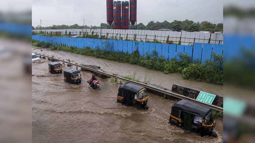 तेलंगाना में बाढ़ का कहर, 1,023 किलोमीटर सड़क तबाह, 2.36 लाख एकड़ फैसल भी बर्बाद
