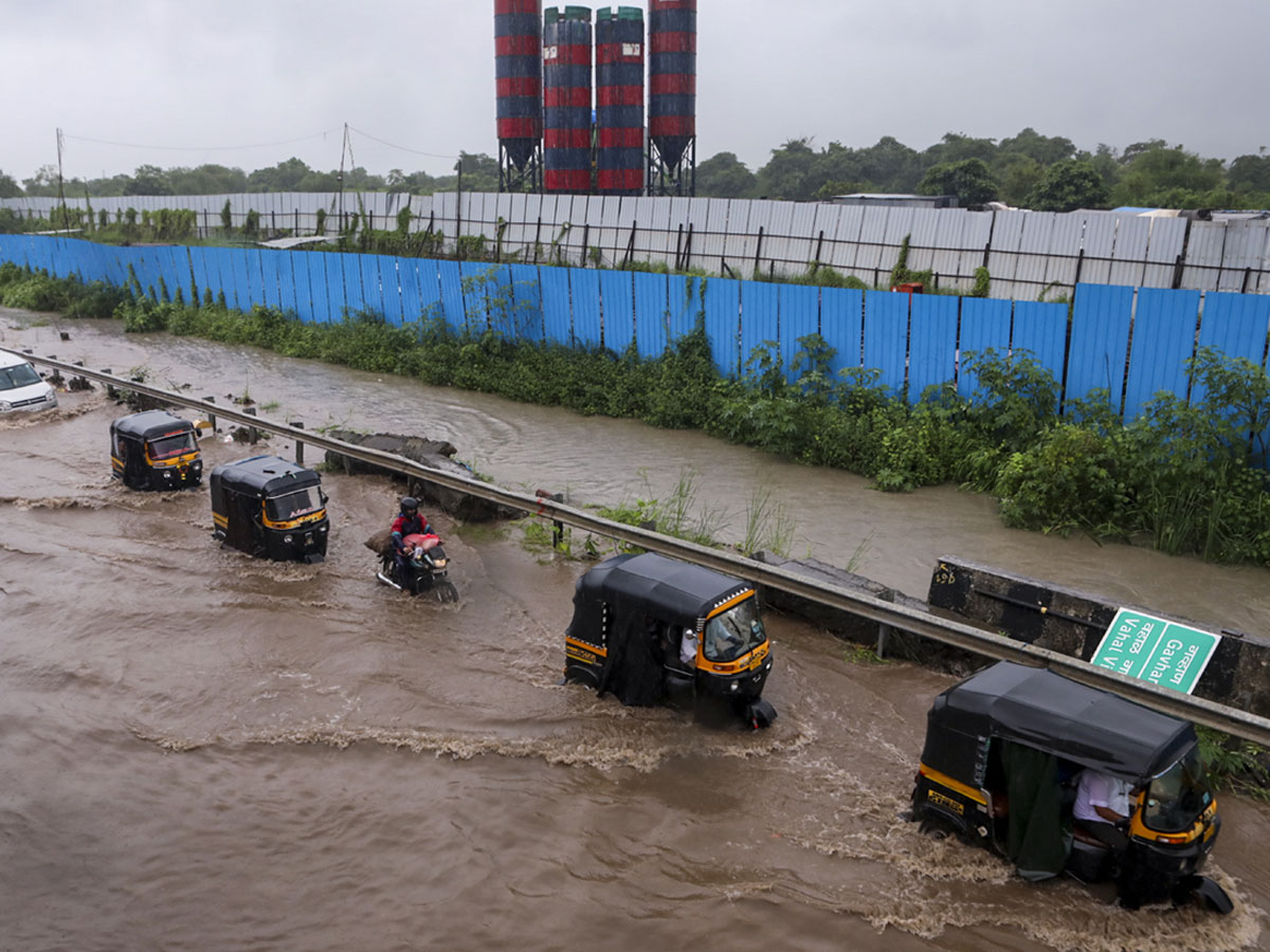 तेलंगाना में बाढ़ का कहर, 1,023 किलोमीटर सड़क तबाह, 2.36 लाख एकड़ फैसल भी बर्बाद