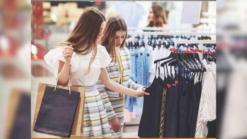 GST Council Meeting: सस्ते हो सकते हैं ₹2500 तक के कपड़े-जूते, महंगे ब्रांड्स पर बढ़ सकता है टैक्स!