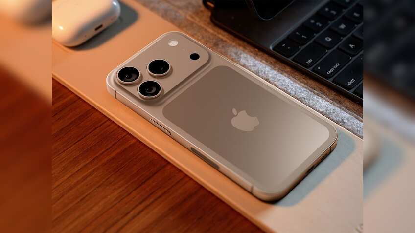 iPhone 17 का क्रेज! 70% यूजर्स ने बनाया पुराने आईफोन को छोड़ने का मन! ऐसा क्या है खास? पढ़ें ये रिपोर्ट