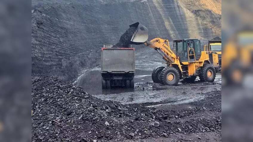 कोयले ने पकड़ी 'रॉकेट स्पीड'! पहले 5 महीनों में उत्पादन बंपर उछाल, क्या है इसके पीछे का 'राज' और आपका फायदा?