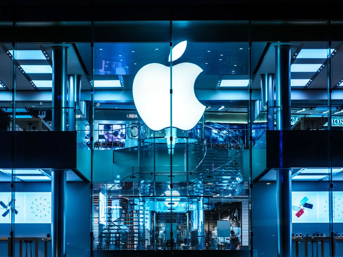 Apple का भारत पर सबसे बड़ा दांव! 4 नए स्टोर, 'Made in India' iPhone 17 और अरबों का एक्सपोर्ट!